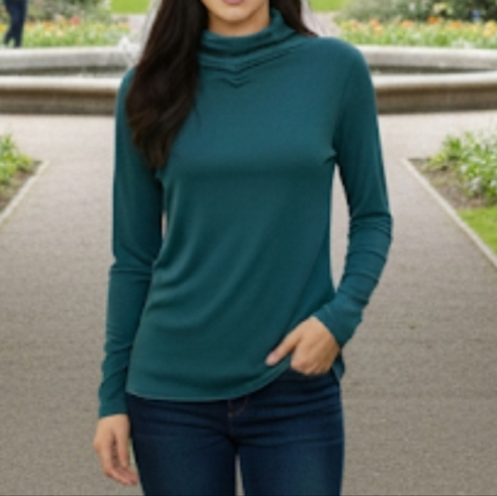 A New Day ruched mock neck long sleeve shirt Green Holiday S